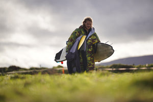 Taz Knight carrying his surfboards 