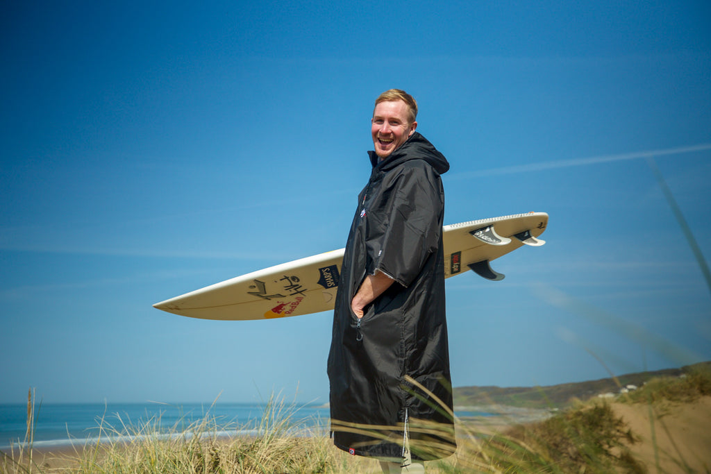 Big wave surfer Andrew Cotton renews ambassador relationship with dryrobe