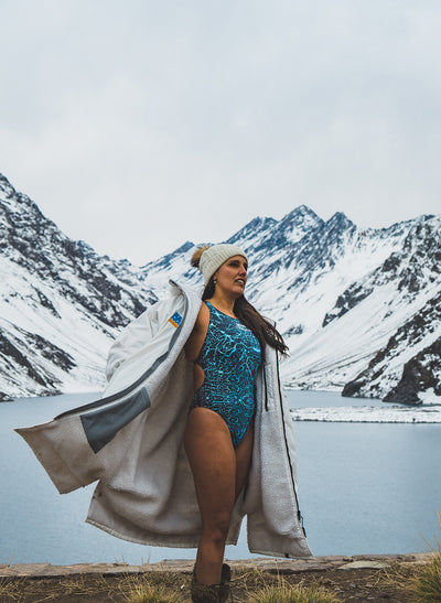 Adult wearing long sleeve Dryrobe® Advance in front of lakes and mountains 