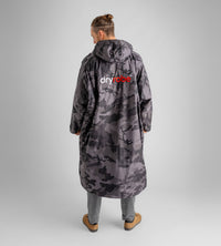 *MALE* wearing Black Camo dryrobe® Advance Long Sleeve 