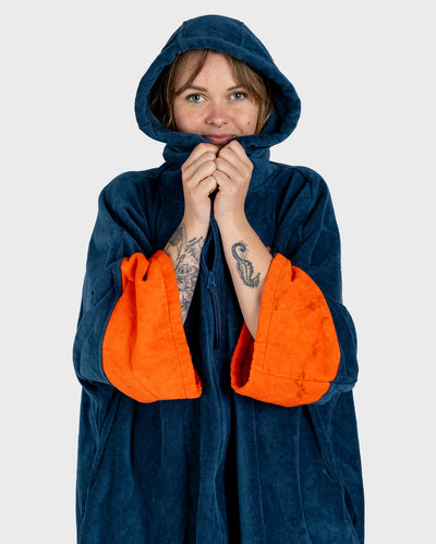 Female in studio wearing Dryrobe® Zip towel (blue orange)