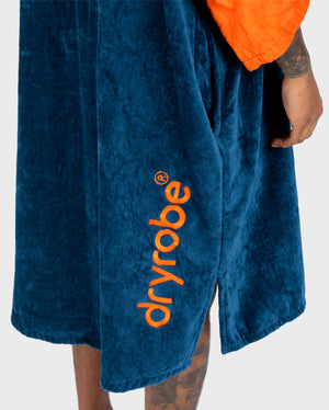 *MALE* in studio wearing Dryrobe® Zip towel (blue orange)