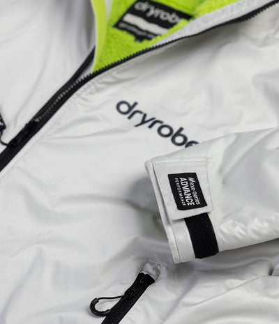 *MALE* White jacket with 'dryrobe' branding and a small pouch attached, on a white background.