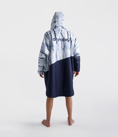 *MALE* Person wearing a tie-dye Dryrobe with 'dryrobe' branding on a white background