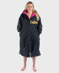 Woman wearing Black Pink Camo dryrobe Advance Long Sleeve REMIX Range zipped up 