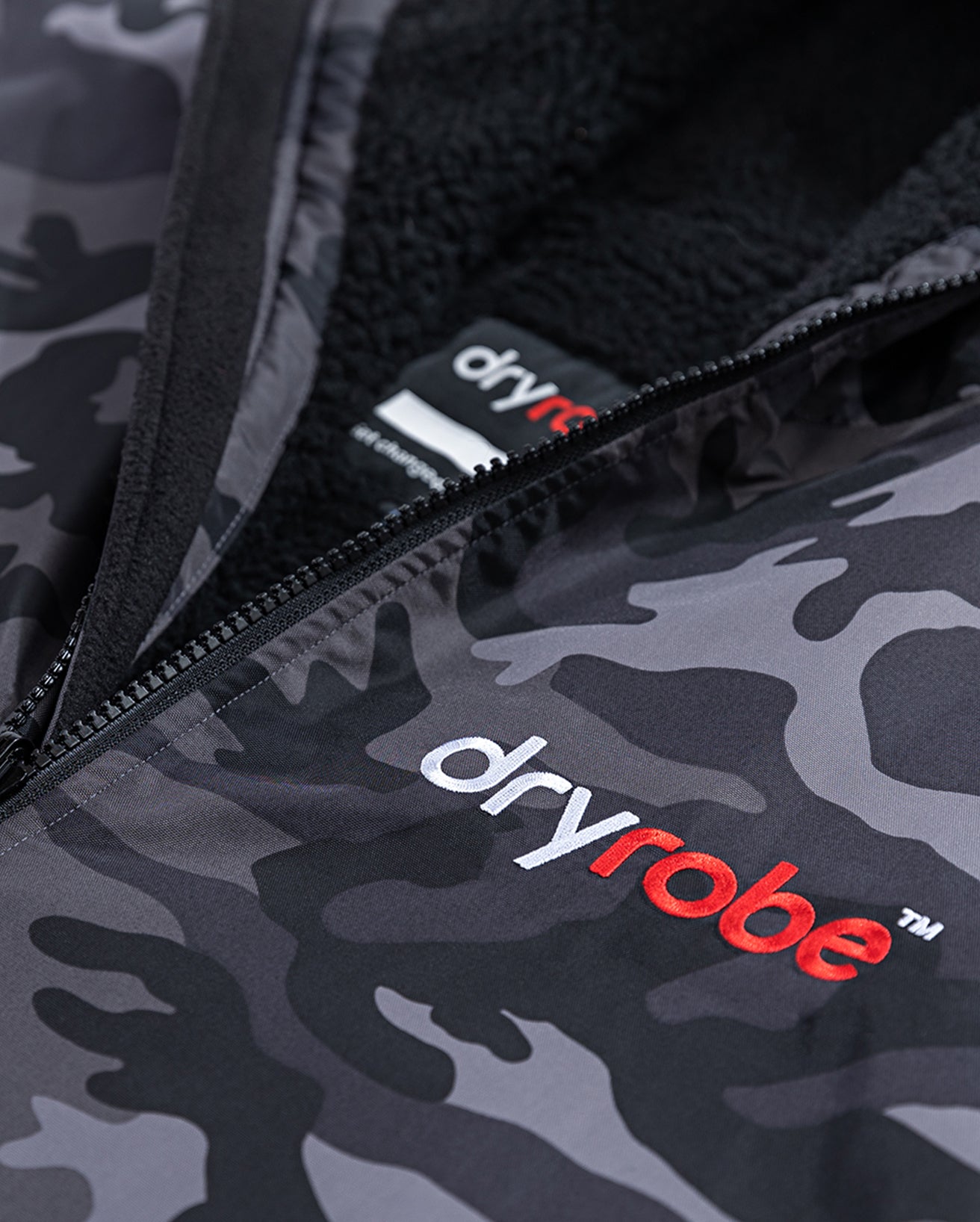 dryrobe® Advance Long Sleeve Changing Robe Camo/Black