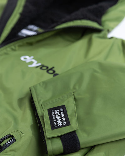 *MALE* Close up of end of sleeve on Forest Green dryrobe® Advance Long Sleeve