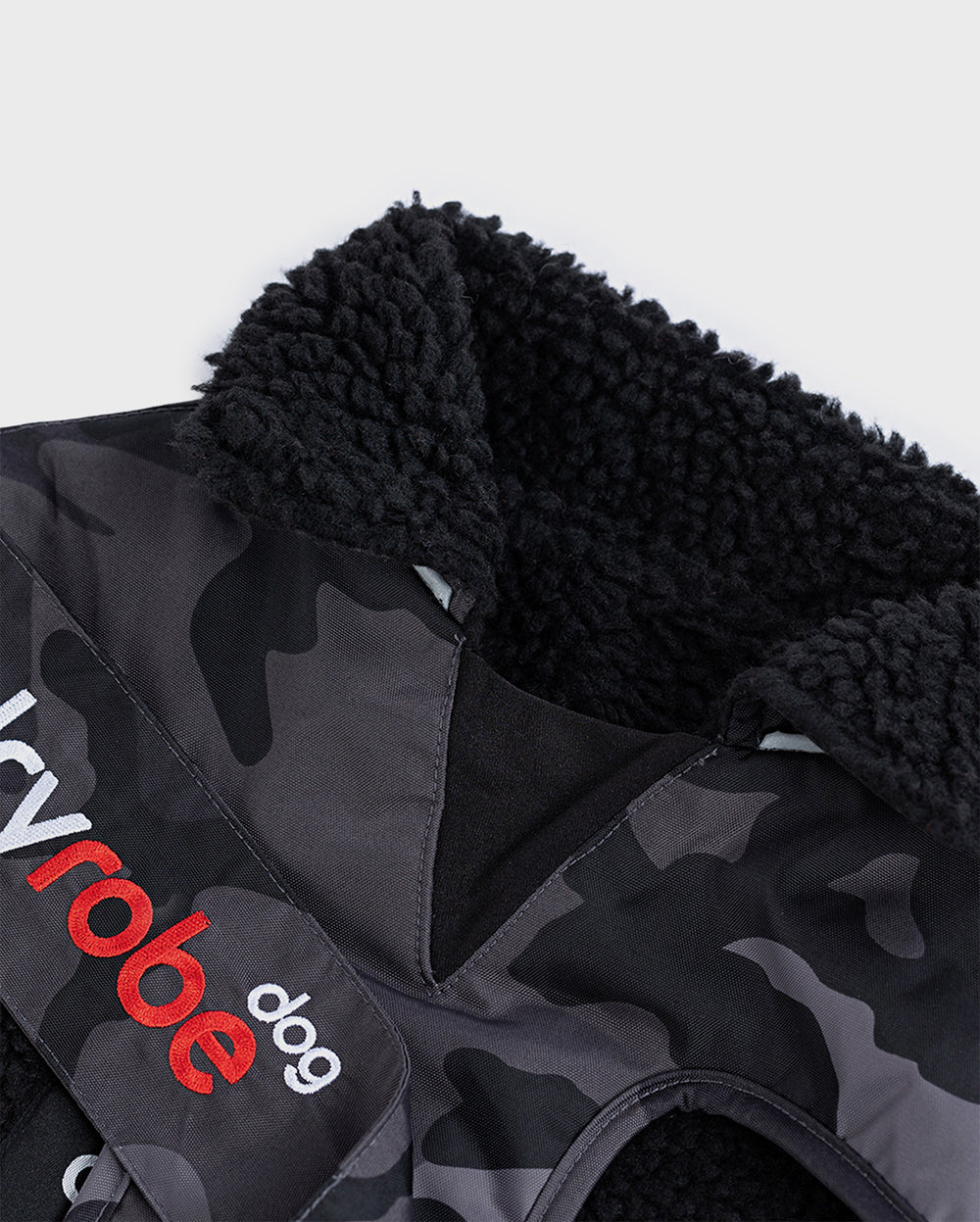 black-camo-dog-coat-dryrobe-dryrobe