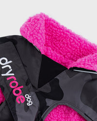 Close up of Black Camo Pink dryrobe® Dog, showing the lining and collar