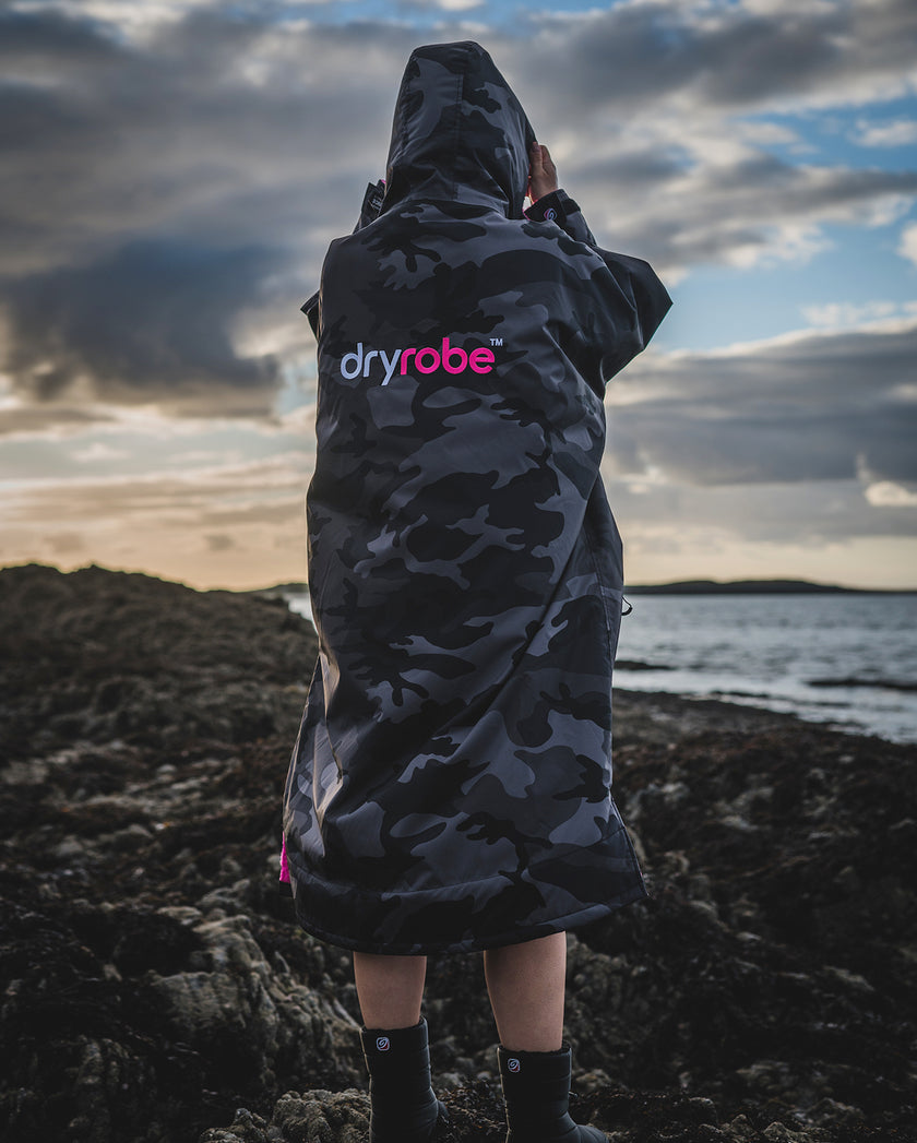 dryrobe® Advance Long Sleeve Changing Robe - Camo/Black/Pink