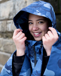 Close up of girl wearing Blue Camo Kids dryrobe® Waterproof Poncho with hood up