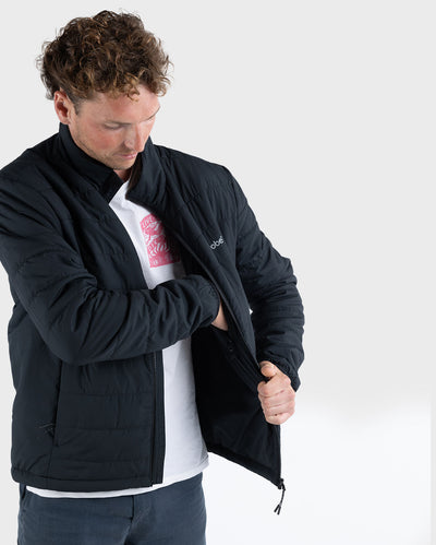 Man wearing dryrobe Mid-Layer Jacket in Black, with handing internal pocket 