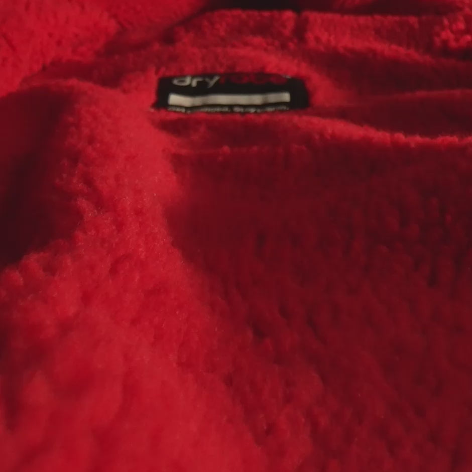 Close up detail shots of Dryrobe advance® inner lining and outer material 