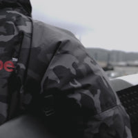 dryrobe® Ambassador Andrew Cotton surfing a large wave 